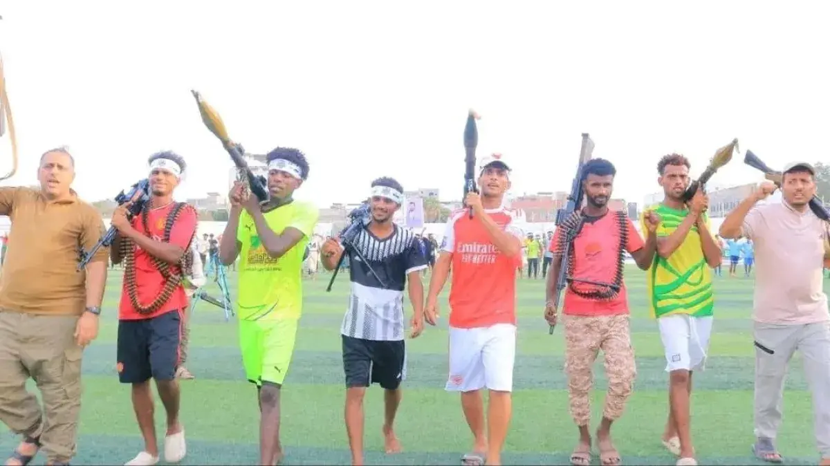 مليشيا الحوثي تحوّل ملعباً في الحديدة إلى ساحة است...