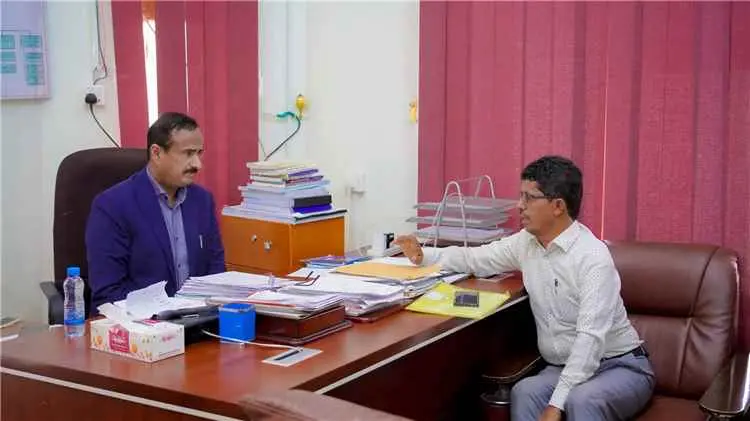محافظ شبوة يوجه بتعزيز جهود النظافة وتطوير مشاريع...