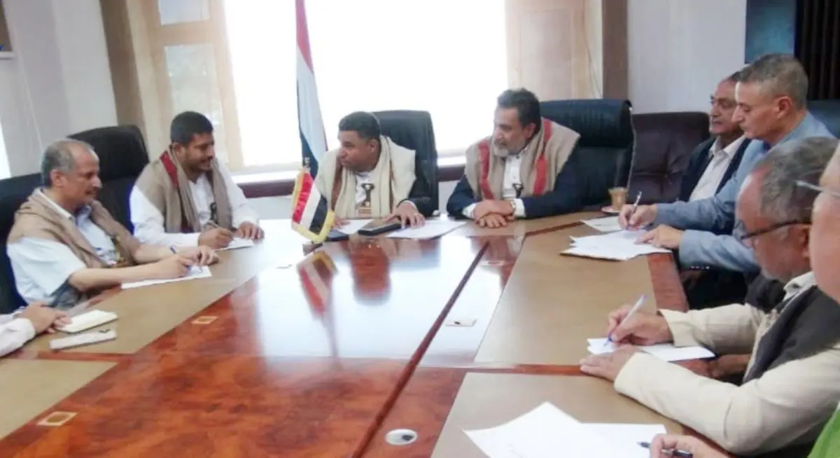 تحركات حكومية في صنعاء لوضع معالجات عاجلة لأزمة ال...
