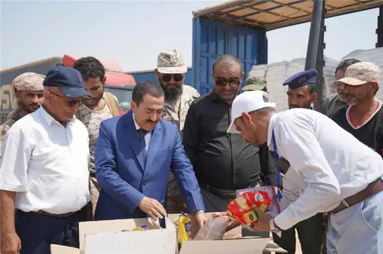 محافظ حجة يدشن القافلة الغذائية الثانية المقدمة من...