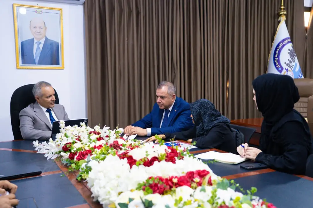 الوزير اليافعي يبحث مع المفوضية السامية تعزيز الشر...
