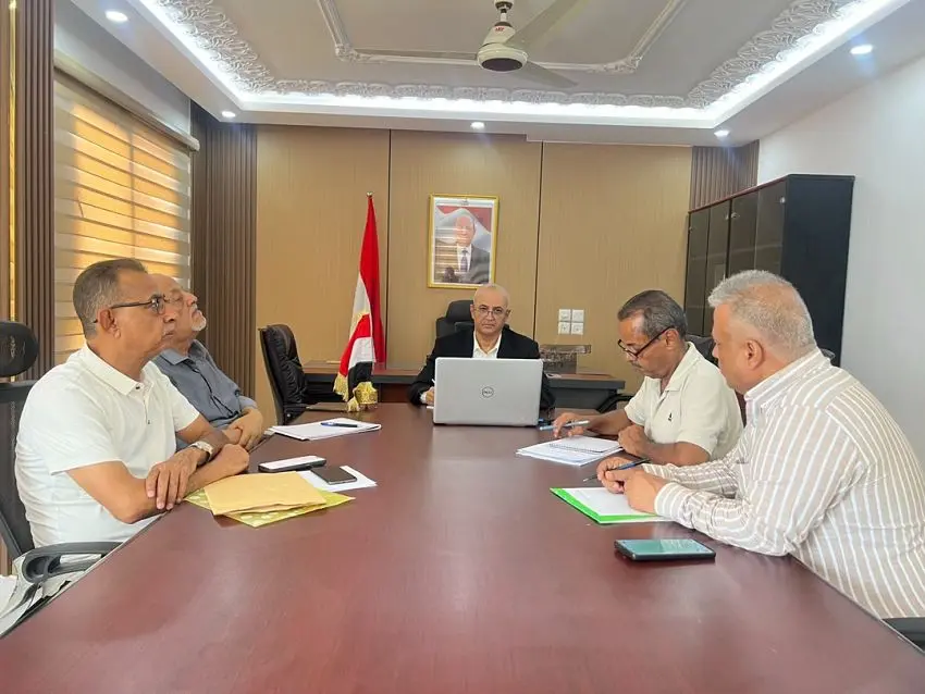 الحكومة اليمنية تبحث مع منظمة دولية آليات تنفيذ مش...