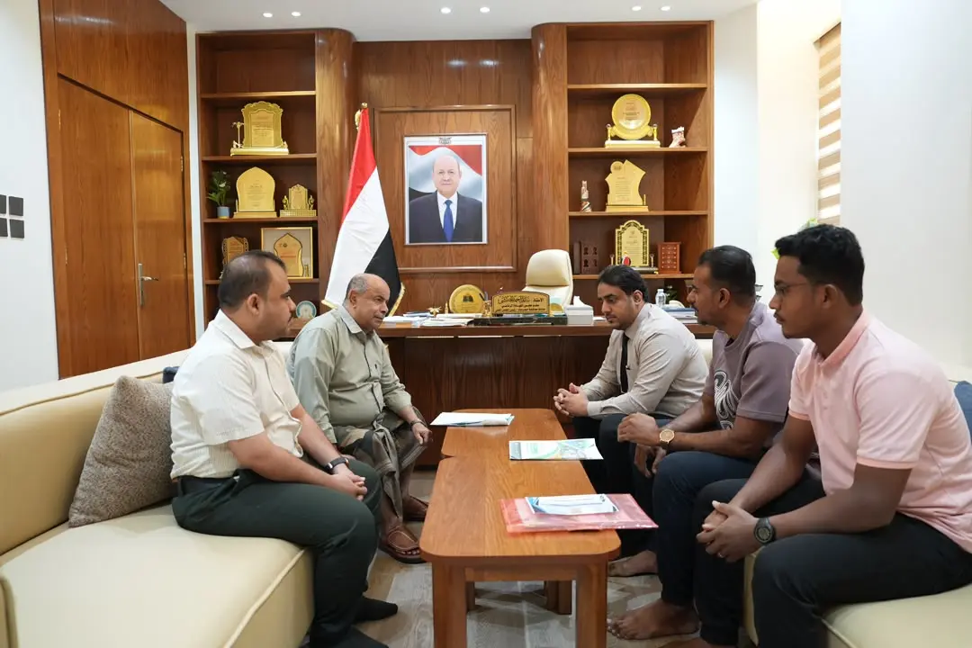 عضو مجلس القيادة محافظ حضرموت يؤكد دعم المبادرات ا...
