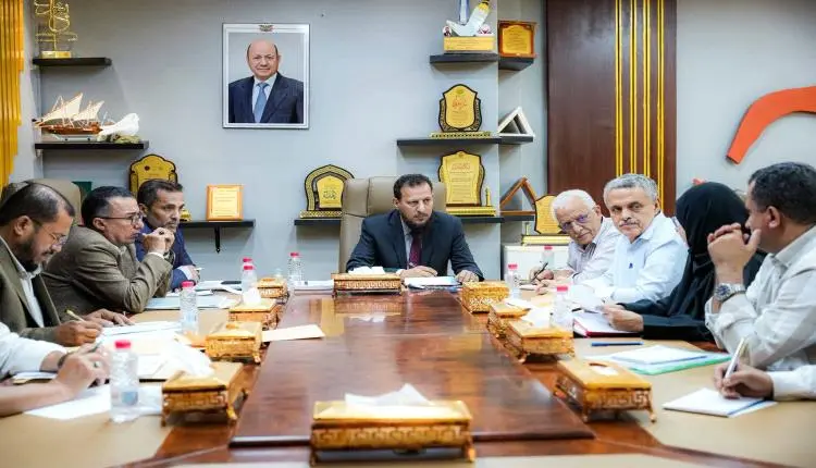 محافظ عدن يقر حزمة مشاريع تنموية وخدمية كبرى في هذ...