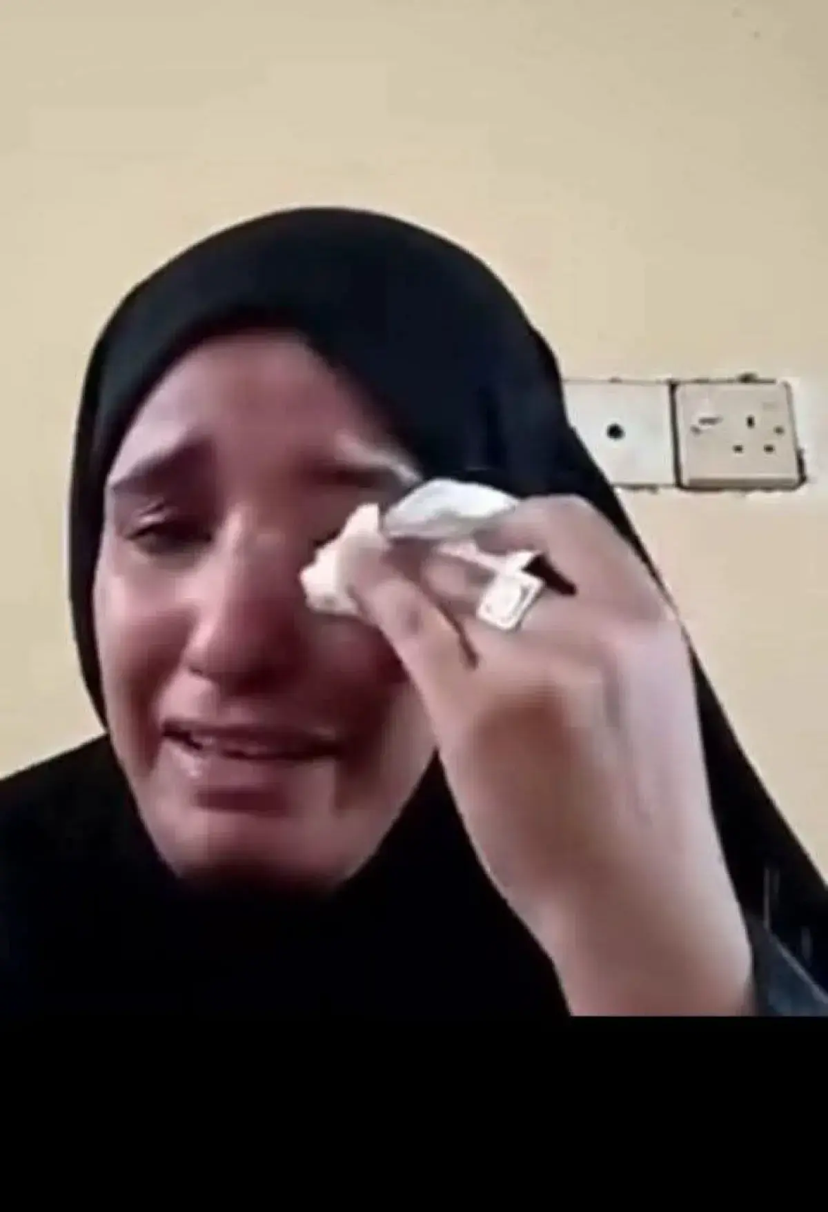 ناشطة حقوقية تكشف عن تحرش واحتجاز تعسفي للنساء من...