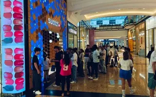 «طرح مفاجئ» يُعيد الطوابير إلى متجرَي «سواتش» في د...