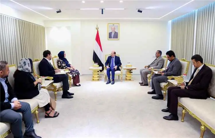 رئيس الوزراء وزير الخارجية يستقبل المديرة التنفيذي...