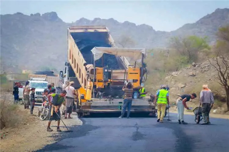 بمتابعة حثيثة من اللواء القبة.. بدء أعمال سفلتة طر...