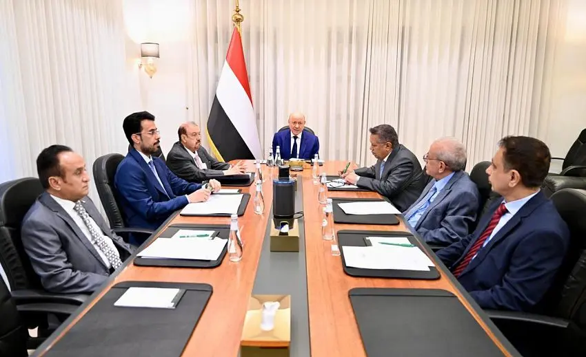 رئيس مجلس القيادة: طائرة إيرانية نقلت خبراء وتقنيا...