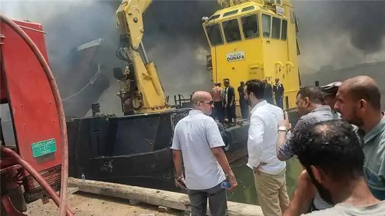 ميناء عدن يشكل لجنة تحقيق عاجلة لكشف ملابسات احترا...