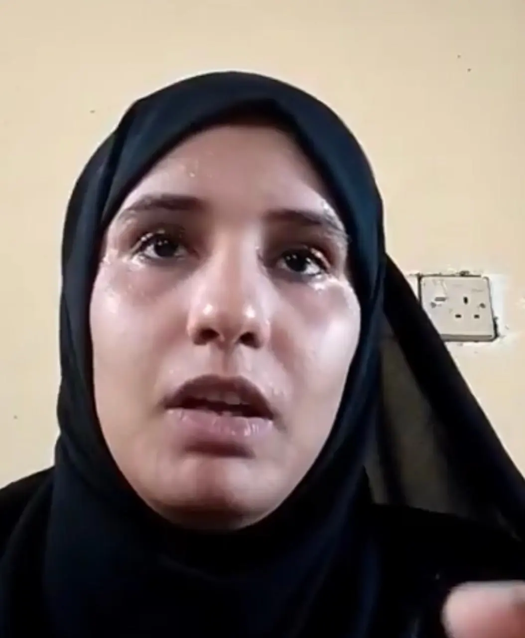 الحكومة تعلق على ظهور الناشطة ليلى المقطري وما تعر...