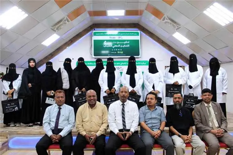 مدير عام المكلا يدشن النسخة الرابعة من مشروع التمك...