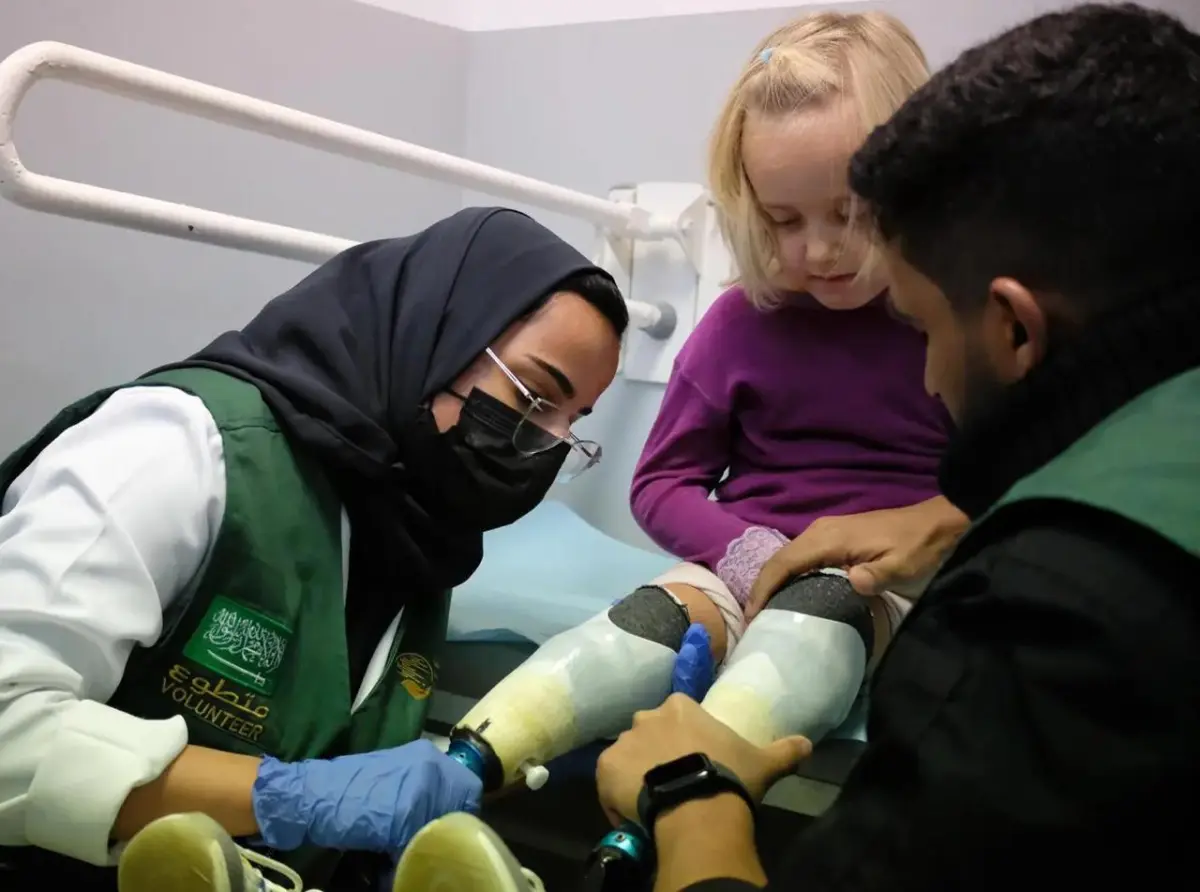 أكثر من 7,560 مستفيدًا من خدمات مراكز الأطراف الصن...