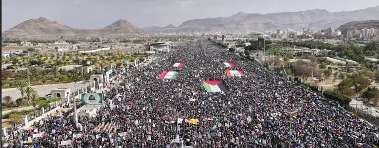 مليونية اليمن تؤكد دعم القوات المسلحة ورفض استمرار الحصار على المطارات والموانئ