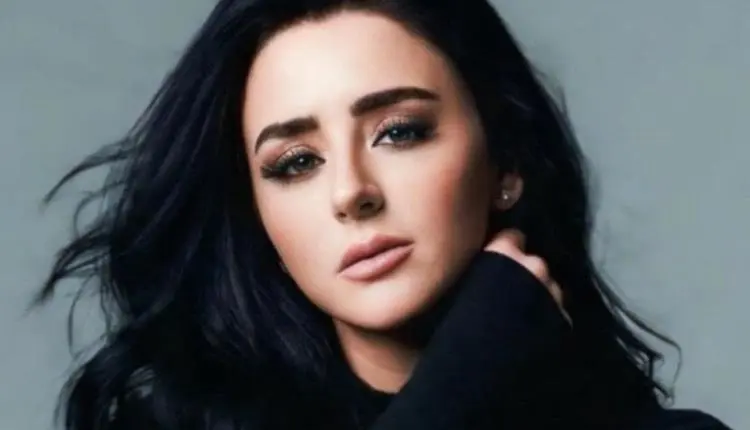الموت يغيب والد الفنانة المصرية إيمان سلامة