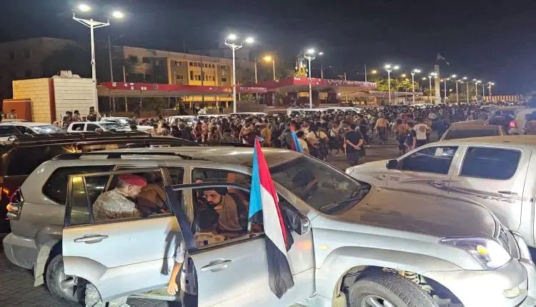انسحاب الحشود القبلية من ساحة العروض بعد ضمانات بب...