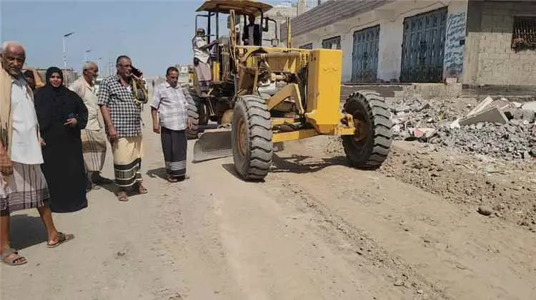 بتوجيهات الداؤودي .. تدشين حملة رفع الأتربة المترا...