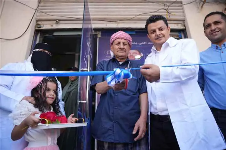 الدكتور فيدل محمد ناصر يدشن افتتاح عيادتي هارموني...