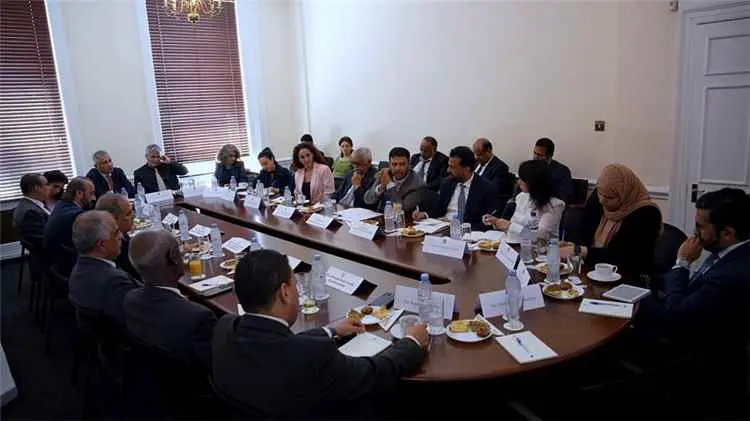 الدكتور عبدالله العليمي يبحث مع السفراء العرب في ل...