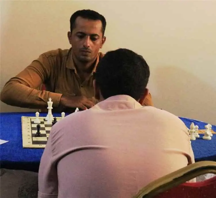 العميري في صدارة بطولة الفقيد حسين العكبري الشطرنج...