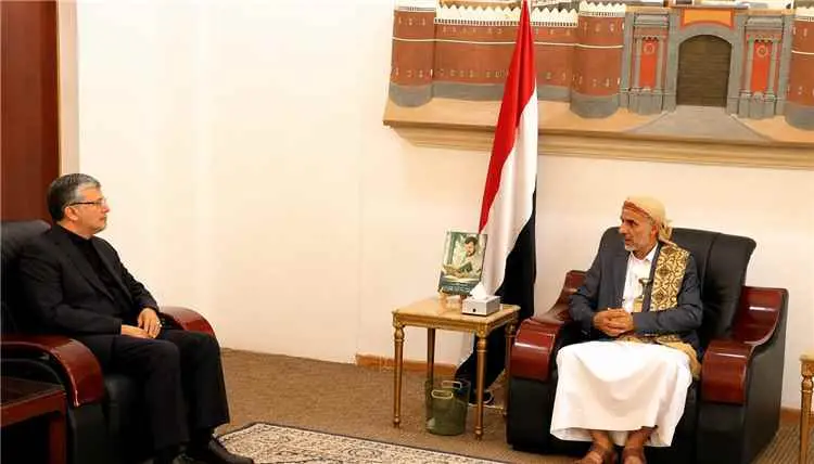 أول ظهور علني للسفير الإيـ.ـراني في صنعاء يثير تسا...