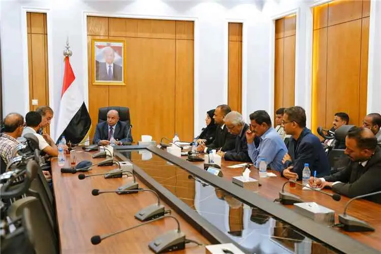 عضو مجلس القيادة محافظ حضرموت يلتقي وفد المفوضية ا...