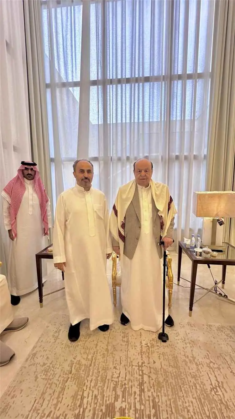 محمد هادي منصور يروي أبرز محطات رفقته للرئيس الراحل عبدربه منصور هادي: 32 عامًا من العمل والذكريات