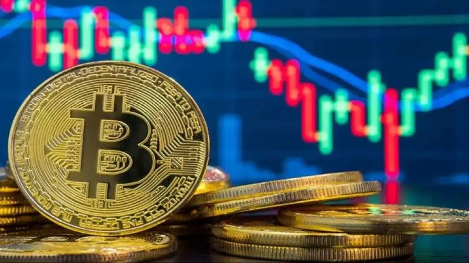 توقعات الفترة القادمة.. سعر بيتكوين يتراجع إلى 62...