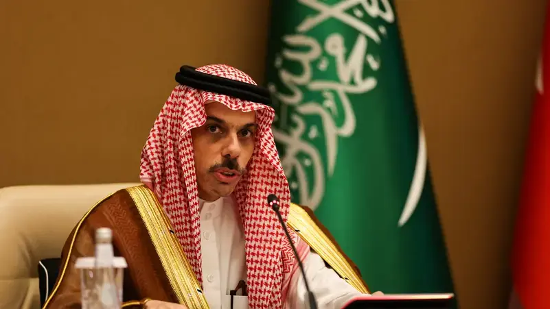 وزير الخارجية السعودي يبحث مع نظرائه في قطر وعُمان...