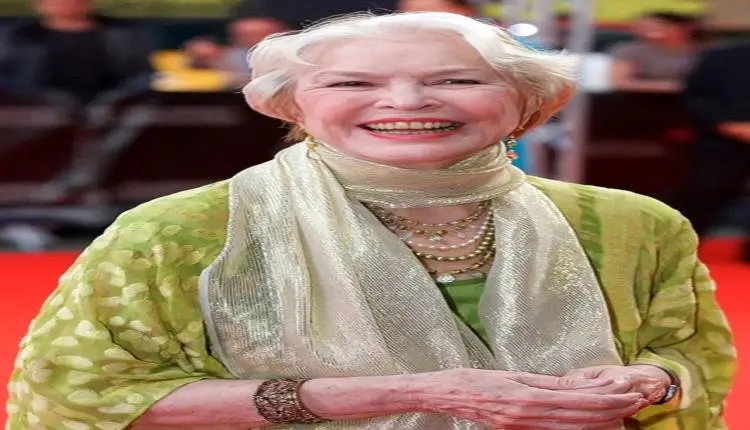 تتويج الفنانة الأمريكية إلين بورستين بجائزة «الأسد...