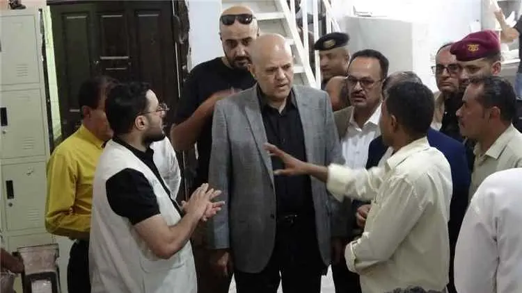 محافظ تعز يتفقد مركز الأطراف الصناعية وإعادة التأه...
