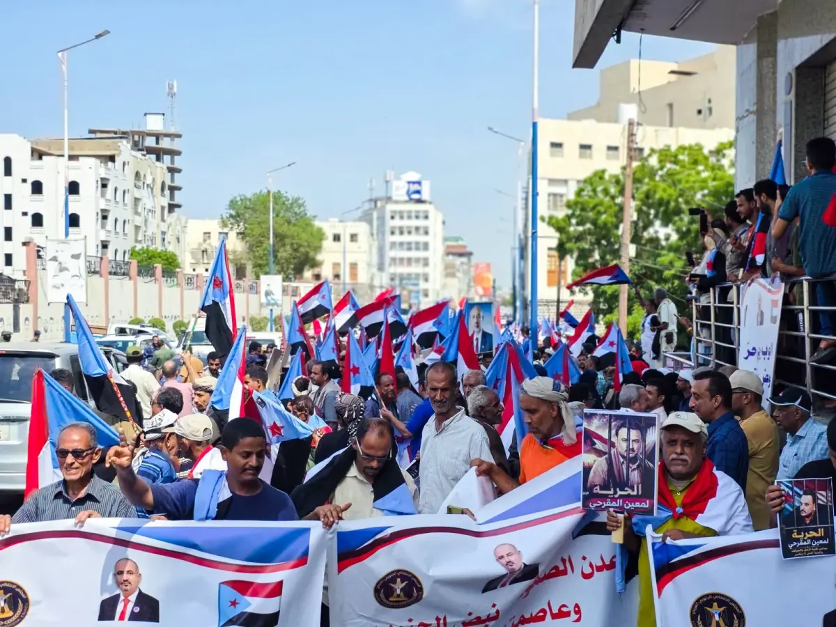 وقفة احتجاجية حاشدة في العاصمة عدن تؤكد رفض الوصاي...