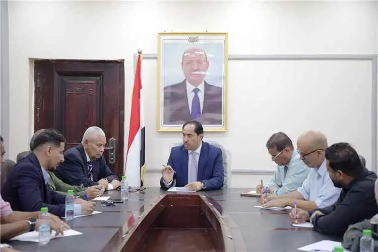 وزير الشباب والرياضة يلتقي الإدارة الجديدة لنادي الروضة بعدن
