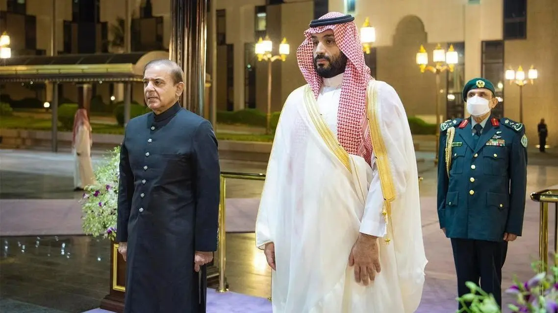 أول دولة إسلامية كبيرة تلوح بمواجهة عسكرية ضد الحو...