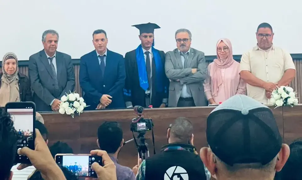 الطالب اليمني خالد صالح شطيف ينال درجة الدكتوراه ب...