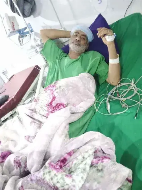 فتاة يمنية تستغيث لإنقاذ والدها الراقد في العناية المركزة في احد مشافي عدن