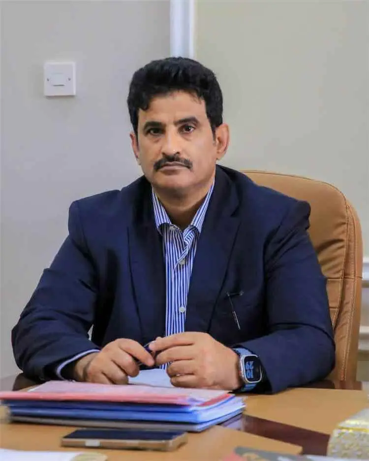 نائب وزير النقل يفند مزاعم الحوثيين حول حصار ميناء...