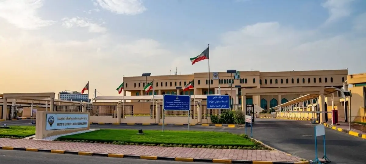 الكويت.. تضرر محطة للقوى الكهربائية وتقطير المياه...