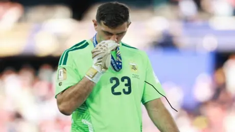 إيميليانو مارتينيز يثير الشكوك حول مستقبله مع منتخ...