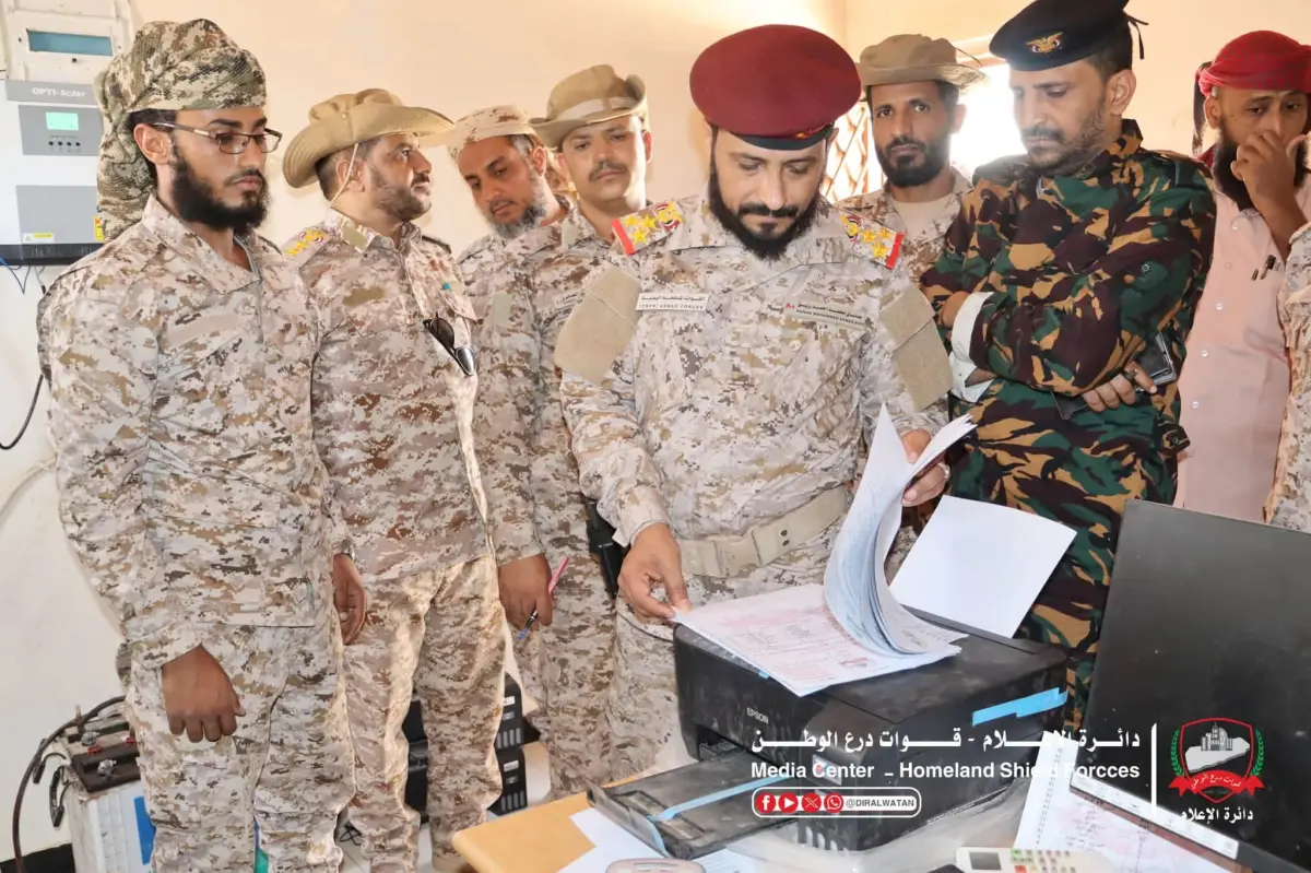 قائد الفرقة الثالثة بقوات درع الوطن يتفقد اللواءين...