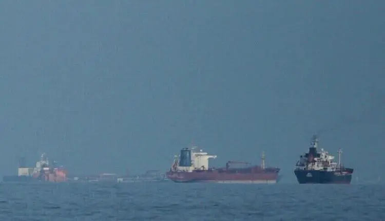 ناقلتان محملتان بالنفط السعودي تغيران مسارهما في ا...