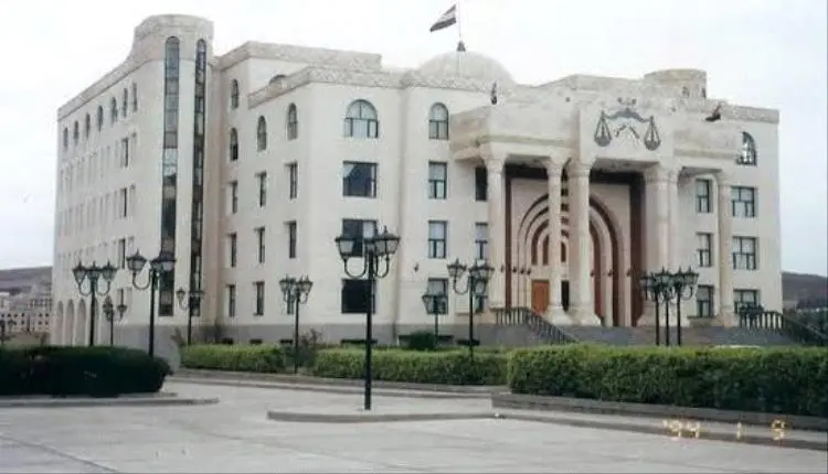 فضيحة في نيابة صنعاء.. الحوثيون يقصون المحامين ويحولون القضاء إلى أداة سلالية