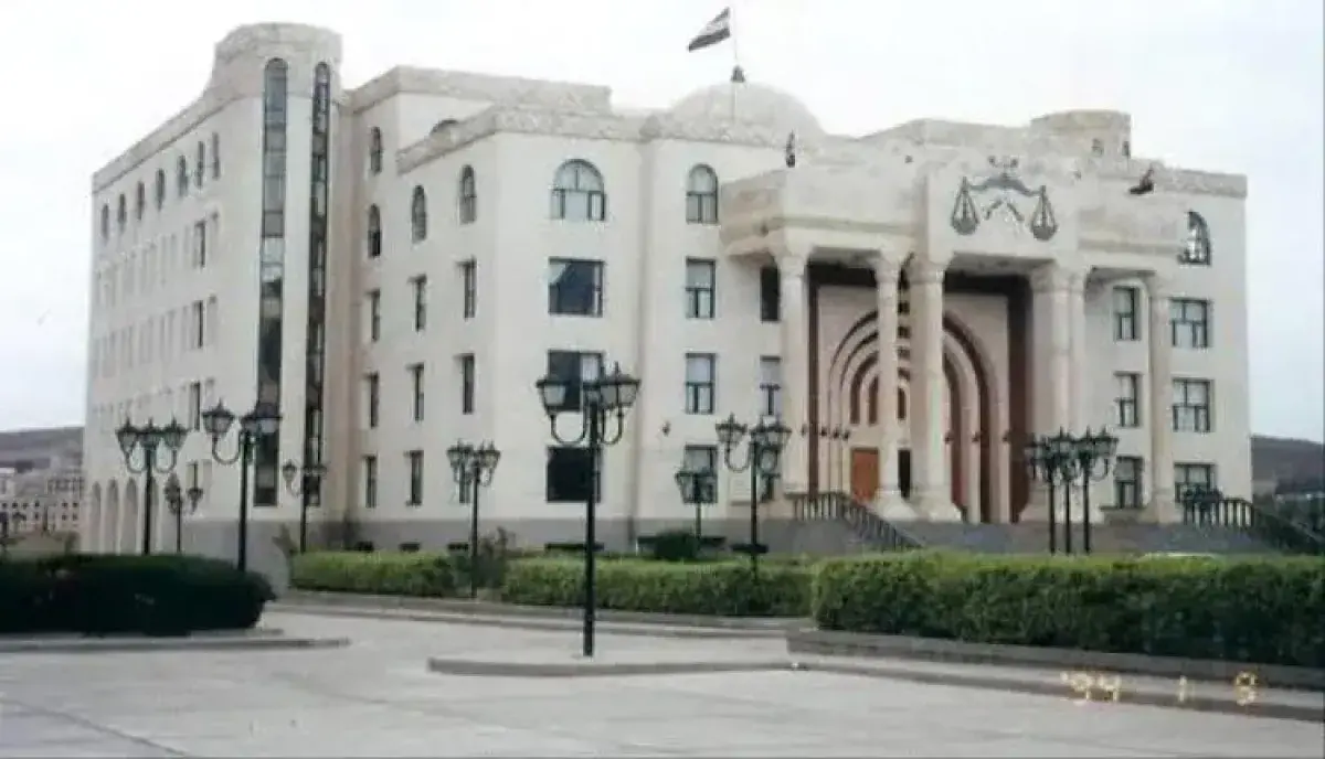 القضاء السلالي في صنعاء | فضيحة داخل النيابة ..توثيق جديد يُبرز إقصاء المحامين وتجريف المهنة تحت حكم الحوثيين