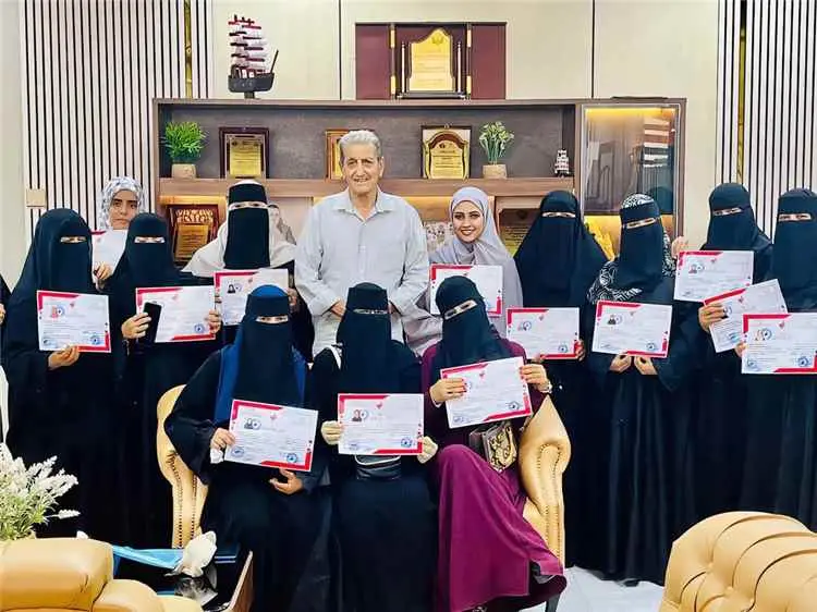 تكريم 16 موظفة بمكتب الصناعة في عدن عقب مشاركتهن في دورة إعداد التقارير الإدارية