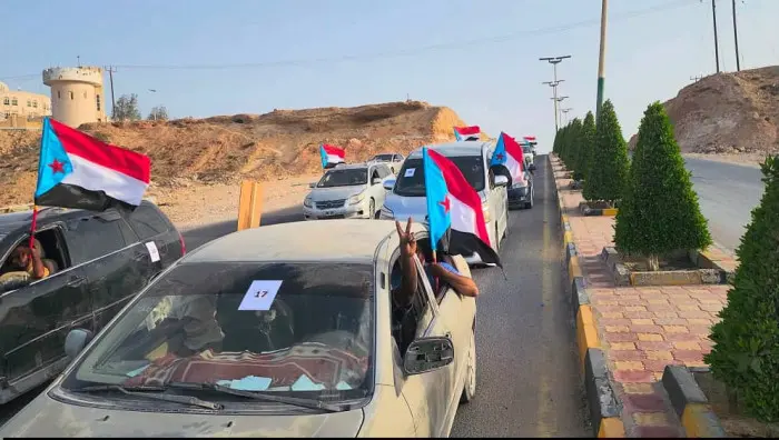 مسيرة بالمركبات في الغيضة رفضا للوصاية والمطالبة ب...