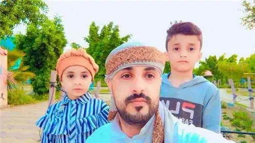 مغترب يمني يكتب رسالة وداع حزينة لطفليه قبل أن يلق...