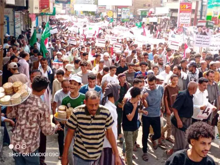 مسيرة جماهيرية حاشدة في تعز دعماً لمعركة التحرير و...