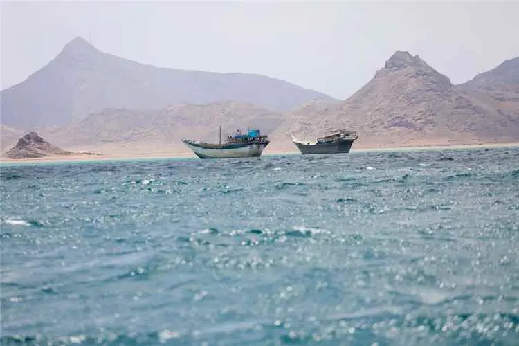 رويترز: ناقلتان صينيتان عملاقتان محملتان بالنفط ال...