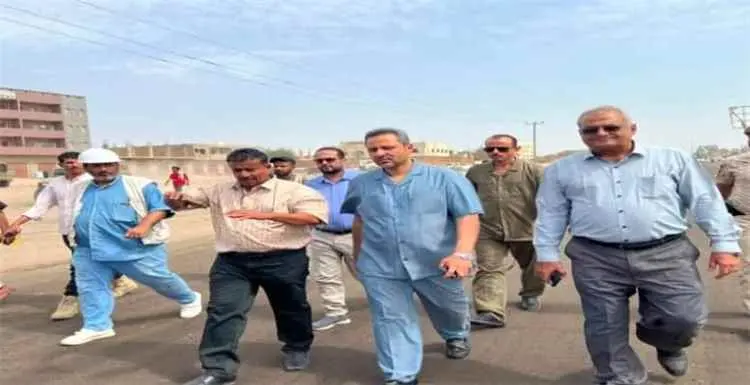 محافظ لحج "مراد الحالمي" يدشن أعمال سفلتة طريق (ال...