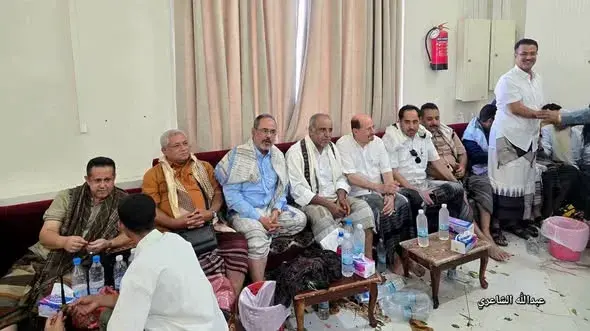 شخصيات حكومية وسياسية كبيرة تشارك في مراسيم زفاف...